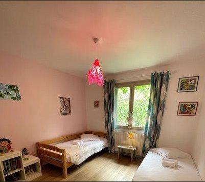 PROCHE DES COMMERCES