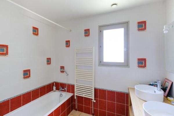 PROCHE DES COMMERCES