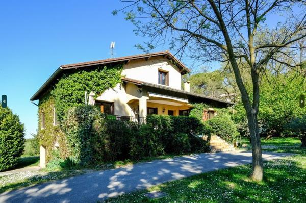 PROCHE DES COMMERCES