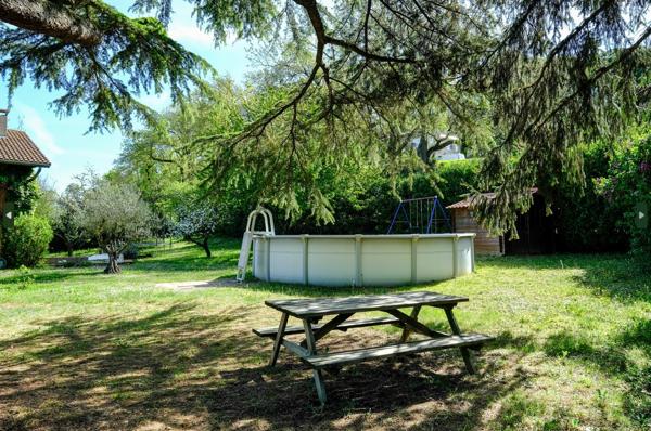 PROCHE DES COMMERCES