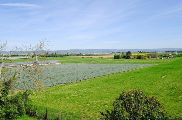 PROCHE DES COMMERCES