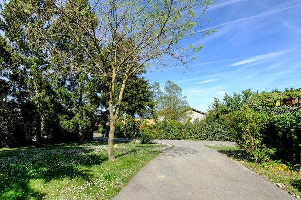 PROCHE DES COMMERCES