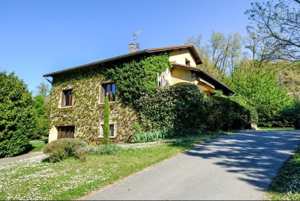 PROCHE DES COMMERCES