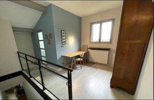 PROCHE DES COMMERCES