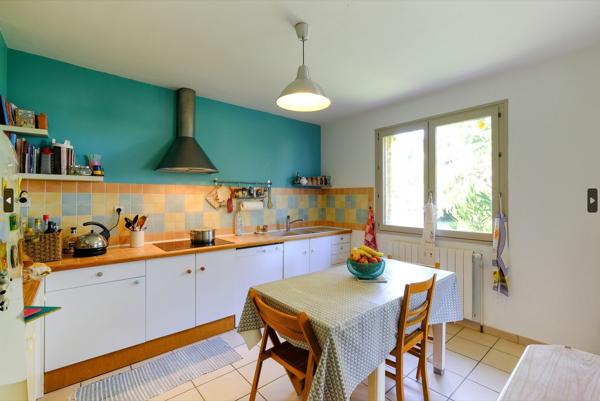 PROCHE DES COMMERCES