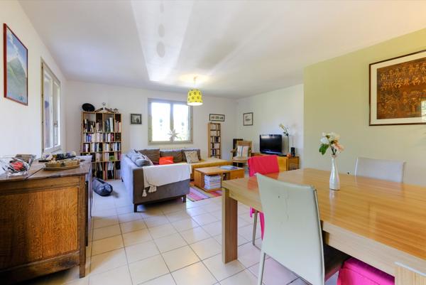 PROCHE DES COMMERCES