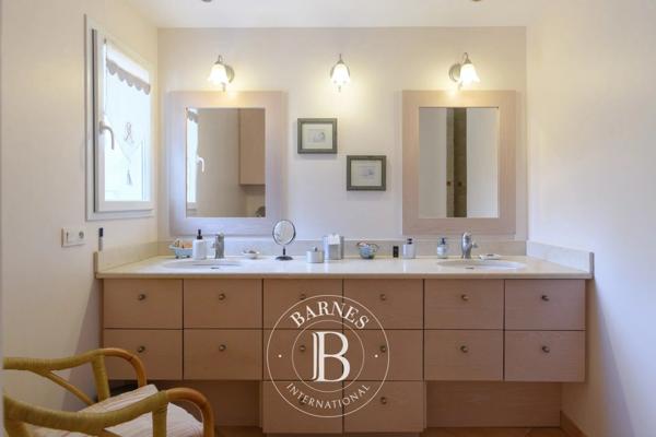Sanary-sur-Mer, Villa 4 Chambres -  180 m² à vendre