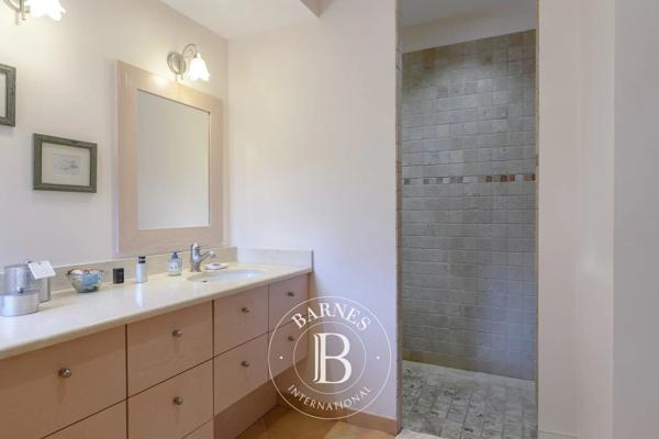 Sanary-sur-Mer, Villa 4 Chambres -  180 m² à vendre