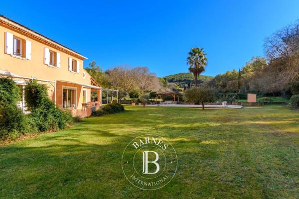 Sanary-sur-Mer, Villa 4 Chambres -  180 m² à vendre