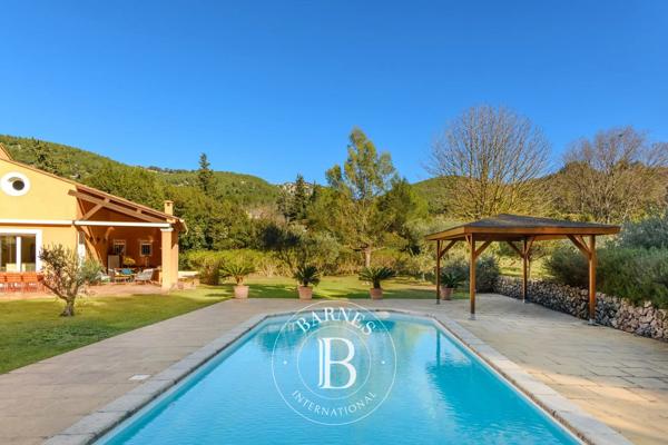 Sanary-sur-Mer, Villa 4 Chambres -  180 m² à vendre