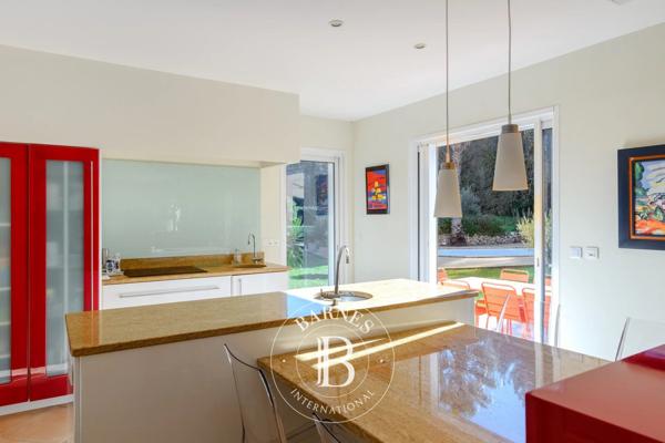 Sanary-sur-Mer, Villa 4 Chambres -  180 m² à vendre