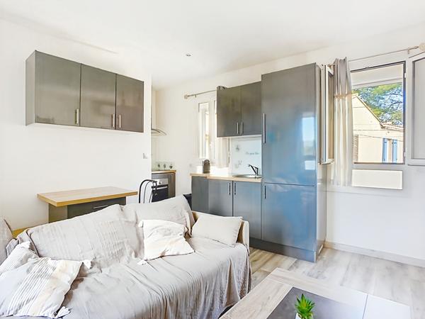 Maison  de village Aubagne 2 pièce(s) 28 m2 terrasse garage