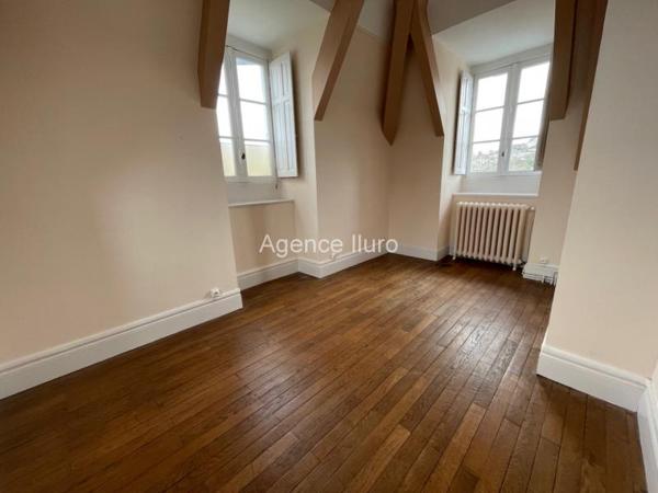 Appartement - Oloron-sainte-marie - Réf.:205068 B OLORON - DANS RESIDENCE STANDING, BEL APPARTEMENT T3 AVEC PLACE DE PARKING -