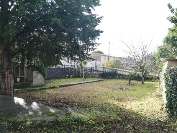 En exclusivité, quartier le pontreau, maison à rénover entièrement avec terrain constructible de 380 m².