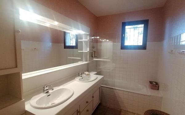 Maison à vendre    5 pièces •  Meschers-sur-Gironde