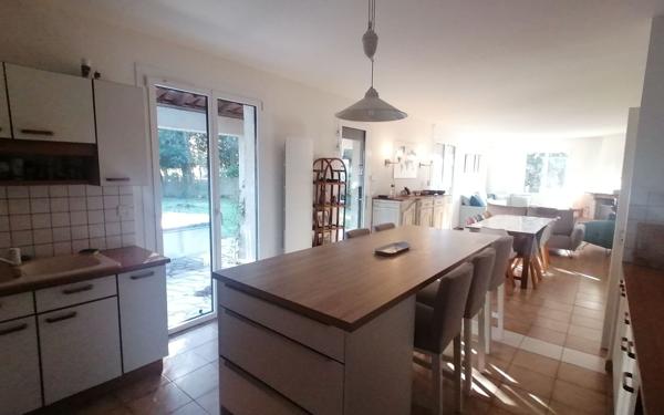 Maison à vendre    5 pièces •  Meschers-sur-Gironde