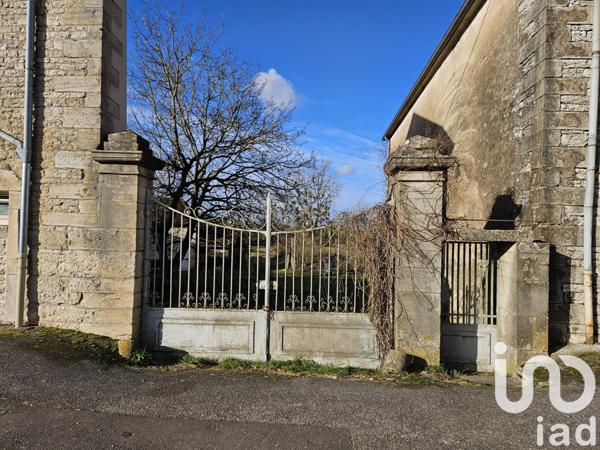 Immeuble à vendre 315 m² Vaite
