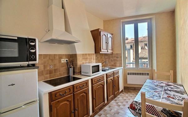 Appartement à vendre    2 pièces •  Marseille 6