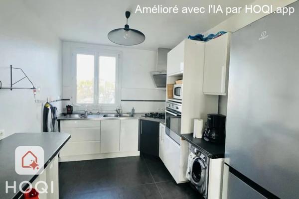 QUIMPER-Sud, rue du Léon (Quartier Prat-Maria), appartement de type T5 modifié en T4 de plus de 83 m² habitable, situé au 7ème étage sur 8 avec ascenseur, une loggia et une cave.
