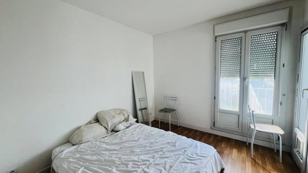 QUIMPER-Sud, rue du Léon (Quartier Prat-Maria), appartement de type T5 modifié en T4 de plus de 83 m² habitable, situé au 7ème étage sur 8 avec ascenseur, une loggia et une cave.