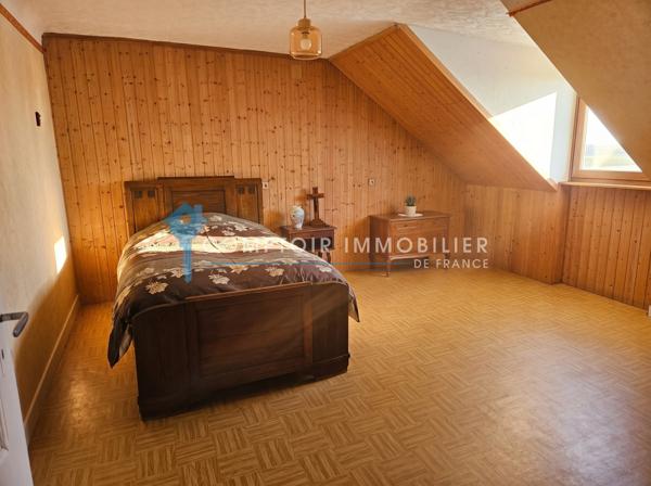 Maison de village
                                                                                                                                                                                                                                                                                                                        8 pièce(s)                                                                                                                                                                                                          6 chambre(s)                                                                                                                                                                                                          190  m²