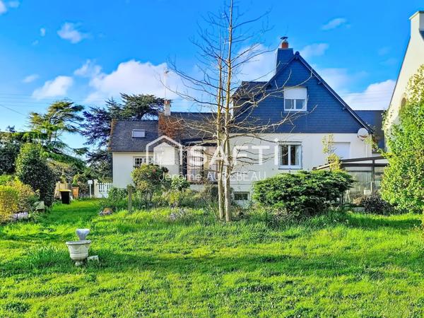 Bien placée dans le centre d'ERQUY, proche plages et commerces