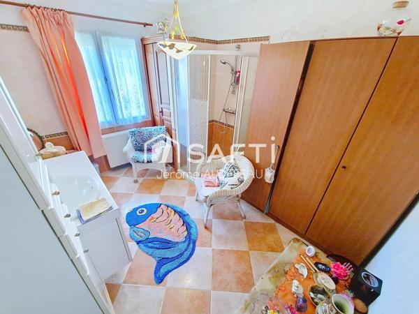 Bien placée dans le centre d'ERQUY, proche plages et commerces