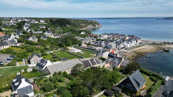Dpt Finistère (29), à vendre CAMARET SUR MER maison P6, Maison contemporaine avec vue imprenable sur le port et la plage à Camaret-sur-Mer