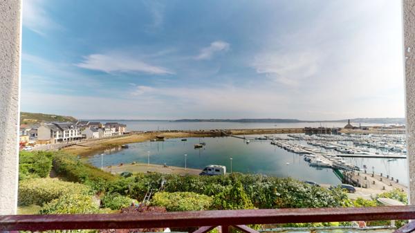 Dpt Finistère (29), à vendre CAMARET SUR MER maison P6, Maison contemporaine avec vue imprenable sur le port et la plage à Camaret-sur-Mer
