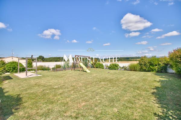 VILLA CONTEMPORAINE DE PLAIN-PIED - PISCINE & VUE DÉGAGÉE -
