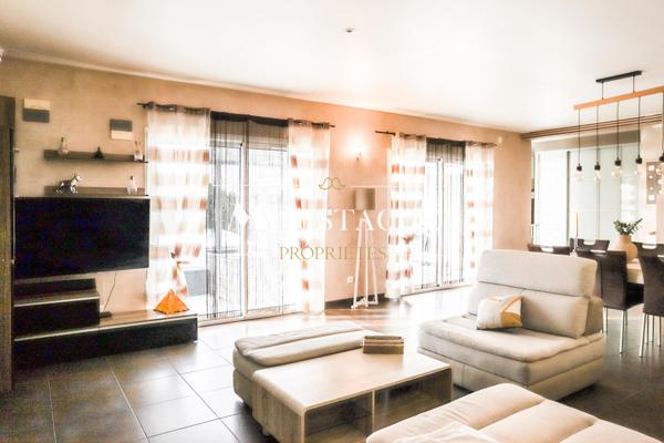 VILLA CONTEMPORAINE DE PLAIN-PIED - PISCINE & VUE DÉGAGÉE -