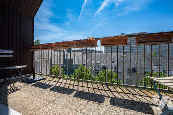 NOUVEAUTE - EXCLUSIVITE - PLACE DES LICES - DERNIER ETAGE - ASCENSEUR