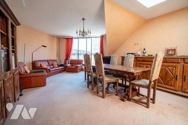 NOUVEAUTE - EXCLUSIVITE - PLACE DES LICES - DERNIER ETAGE - ASCENSEUR