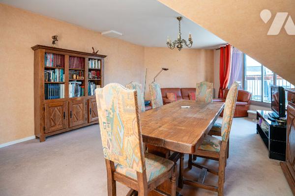 NOUVEAUTE - EXCLUSIVITE - PLACE DES LICES - DERNIER ETAGE - ASCENSEUR