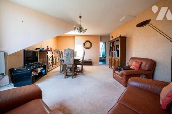 NOUVEAUTE - EXCLUSIVITE - PLACE DES LICES - DERNIER ETAGE - ASCENSEUR