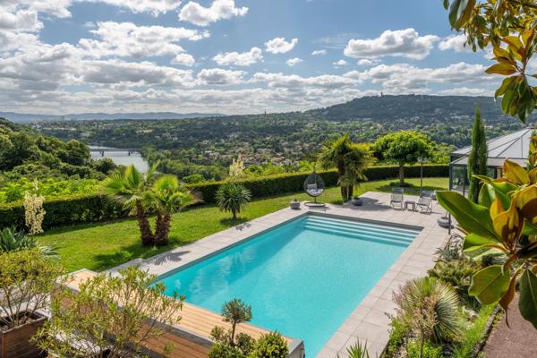 Fontaines Sur Saône - Maison de 284 m² environ - 5 Chambres - Terrain de 1Ha