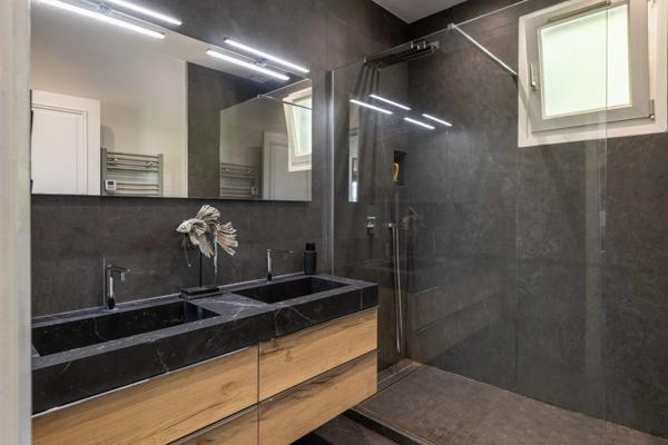 Fontaines Sur Saône - Maison de 284 m² environ - 5 Chambres - Terrain de 1Ha