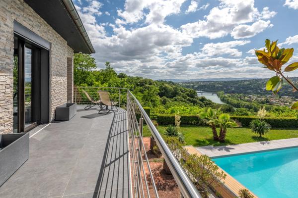 Fontaines Sur Saône - Maison de 284 m² environ - 5 Chambres - Terrain de 1Ha