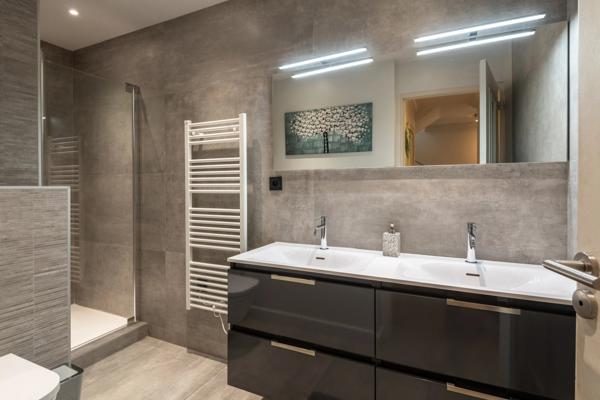 Fontaines Sur Saône - Maison de 284 m² environ - 5 Chambres - Terrain de 1Ha