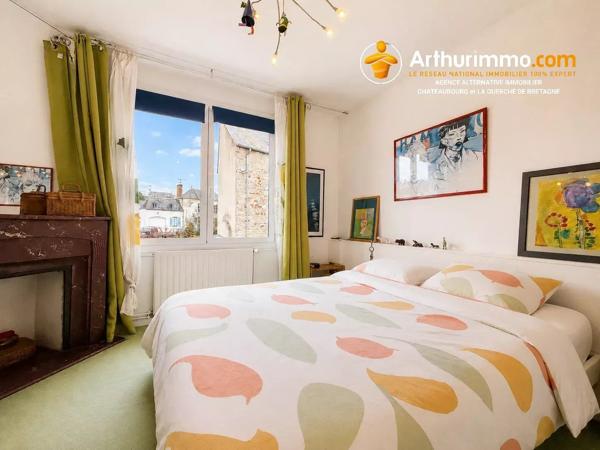 Vente                                                      Maison
                        
                     7 pièces                      144 m2                     à Vitré