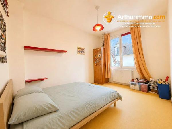 Vente                                                      Maison
                        
                     7 pièces                      144 m2                     à Vitré