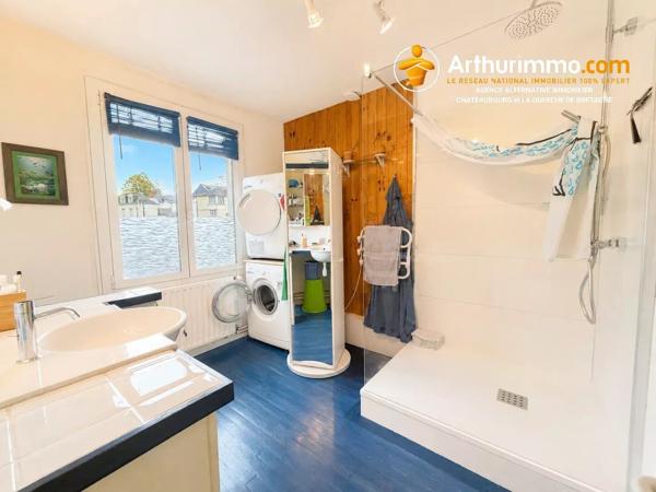 Vente                                                      Maison
                        
                     7 pièces                      144 m2                     à Vitré