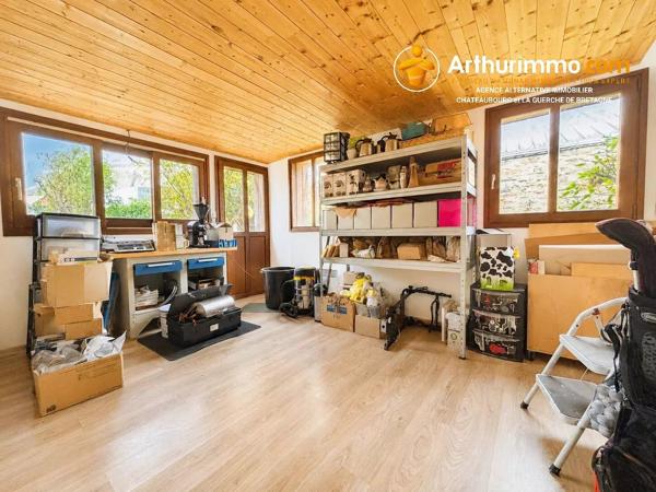 Vente                                                      Maison
                        
                     7 pièces                      144 m2                     à Vitré