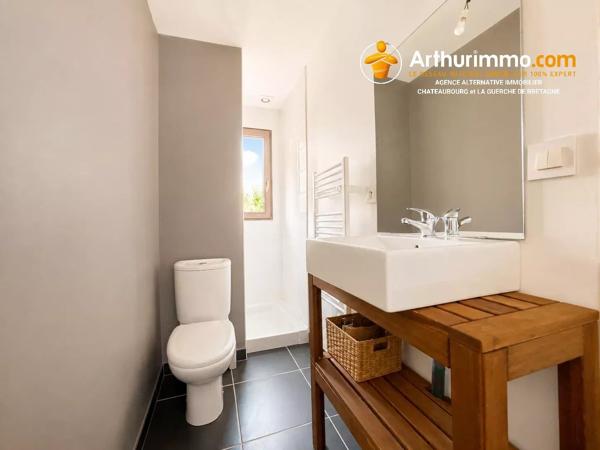 Vente                                                      Maison
                        
                     7 pièces                      144 m2                     à Vitré
