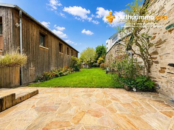 Vente                                                      Maison
                        
                     7 pièces                      144 m2                     à Vitré