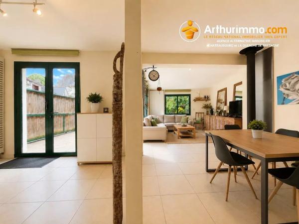 Vente                                                      Maison
                        
                     7 pièces                      144 m2                     à Vitré