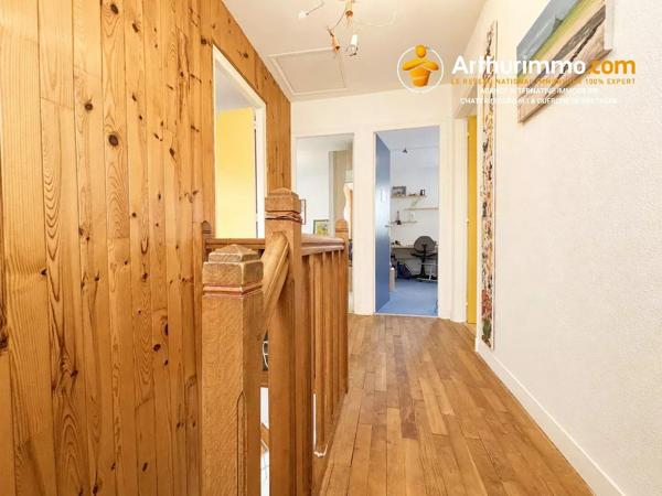 Vente                                                      Maison
                        
                     7 pièces                      144 m2                     à Vitré
