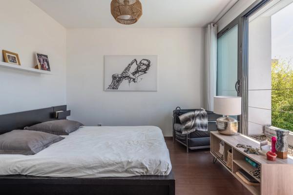 Maison contemporaine 141 m² – terrain 711 m² – 4 chambres – piscine
