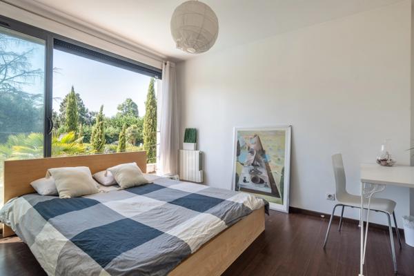 Maison contemporaine 141 m² – terrain 711 m² – 4 chambres – piscine