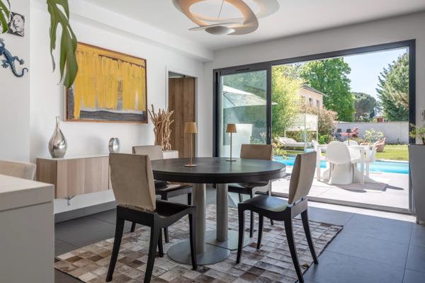 Maison contemporaine 141 m² – terrain 711 m² – 4 chambres – piscine